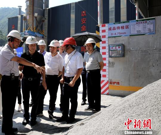浙江公路建設(shè)推廣應(yīng)用機(jī)制砂隧道洞渣可“變廢為寶”(圖1)