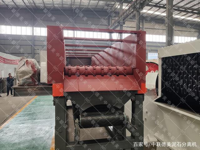購買泥石分離機(jī)時(shí),該怎樣去選擇廠家和設(shè)備呢?(圖1) 購買泥石分離機(jī)時(shí),該怎樣去選擇廠家和設(shè)備呢?(圖1)