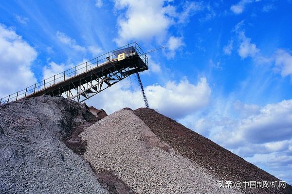 一條完整的制砂機生產線有哪些設備?應該如何選擇呢?(圖1) 一條完整的制砂機生產線有哪些設備?應該如何選擇呢?(圖1)