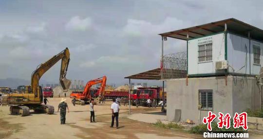 福建晉江開展違規采砂專項整治清退十余家非法堆洗砂場(圖2) 福建晉江開展違規采砂專項整治清退十余家非法堆洗砂場(圖2)