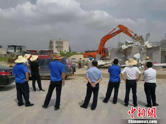 福建晉江開展違規采砂專項整治清退十余家非法堆洗砂場(圖1) 福建晉江開展違規采砂專項整治清退十余家非法堆洗砂場(圖1)
