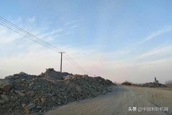 一套日產量3000噸的制砂機設備要花多少錢?100萬能入手嗎?(圖1) 一套日產量3000噸的制砂機設備要花多少錢?100萬能入手嗎?(圖1)