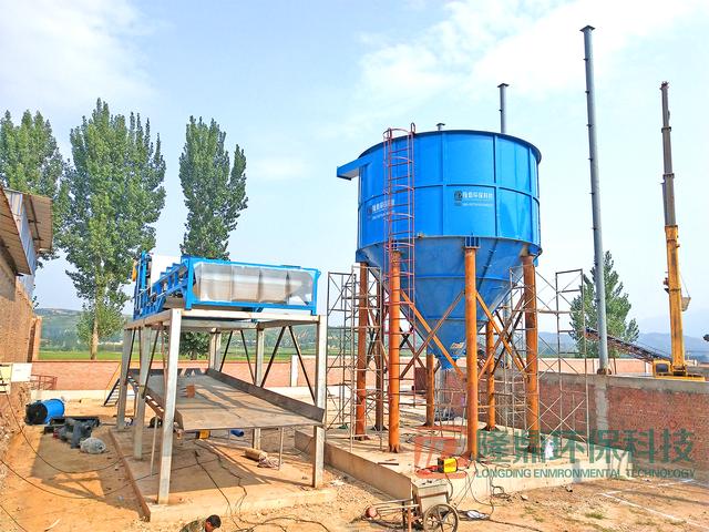 洗沙污水怎么處理?洗砂廢水處理工藝步驟隆鼎洗砂機(圖3) 洗沙污水怎么處理?洗砂廢水處理工藝步驟隆鼎洗砂機(圖3)
