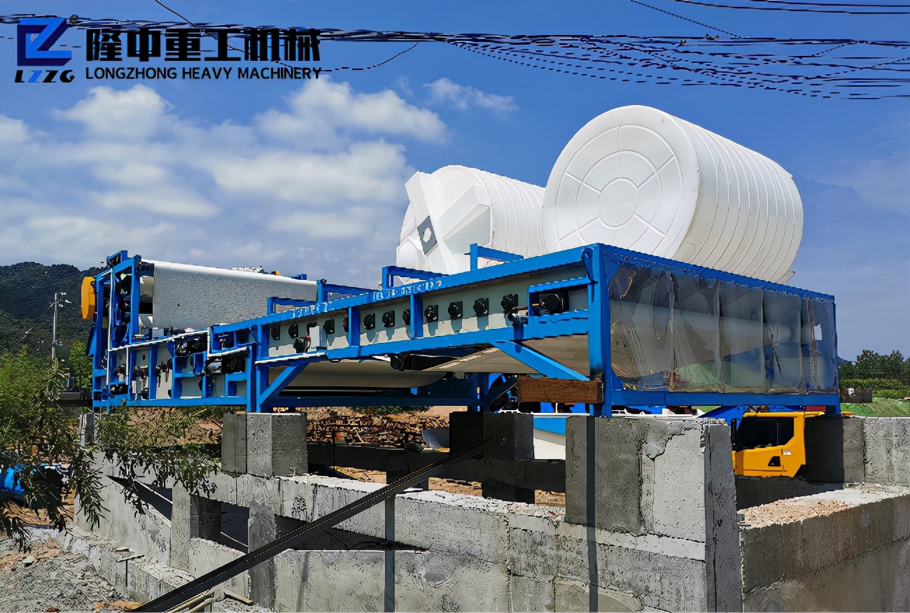 想要處理建筑工地里的泥漿,試試帶式壓濾機(圖1) 想要處理建筑工地里的泥漿,試試帶式壓濾機(圖1)