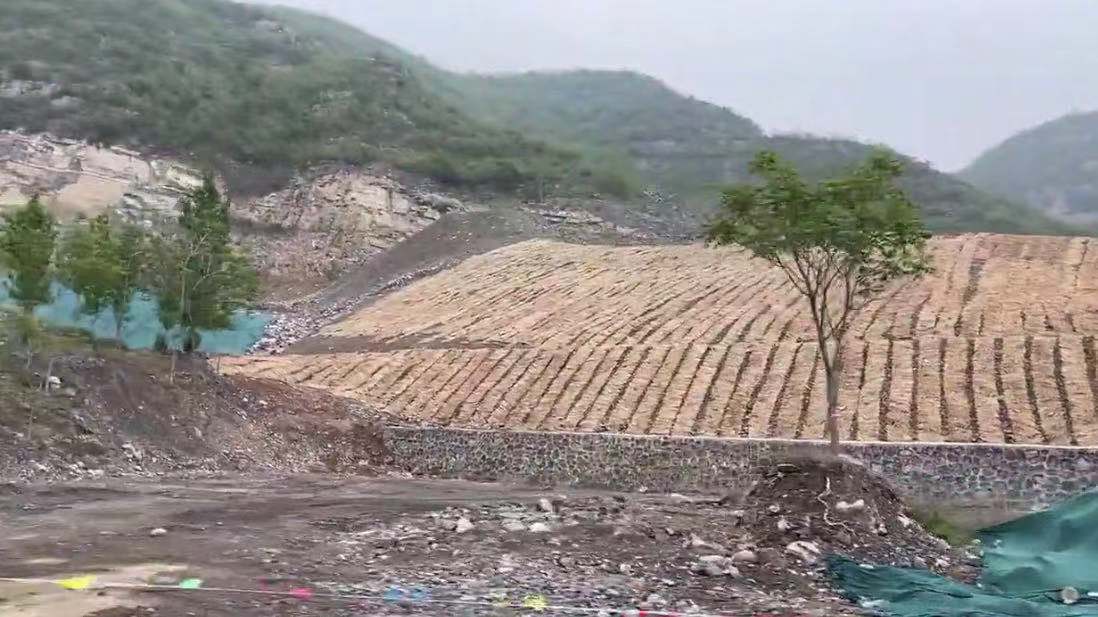 滇池保護區被房地產項目蠶食、花崗巖礦山遭“開膛破肚”式開采……(圖7) 滇池保護區被房地產項目蠶食、花崗巖礦山遭“開膛破肚”式開采……(圖7)
