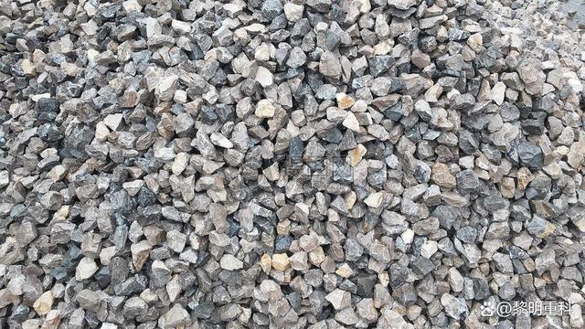 鵝卵石制砂生產(chǎn)線都需要什么設(shè)備？(圖1)