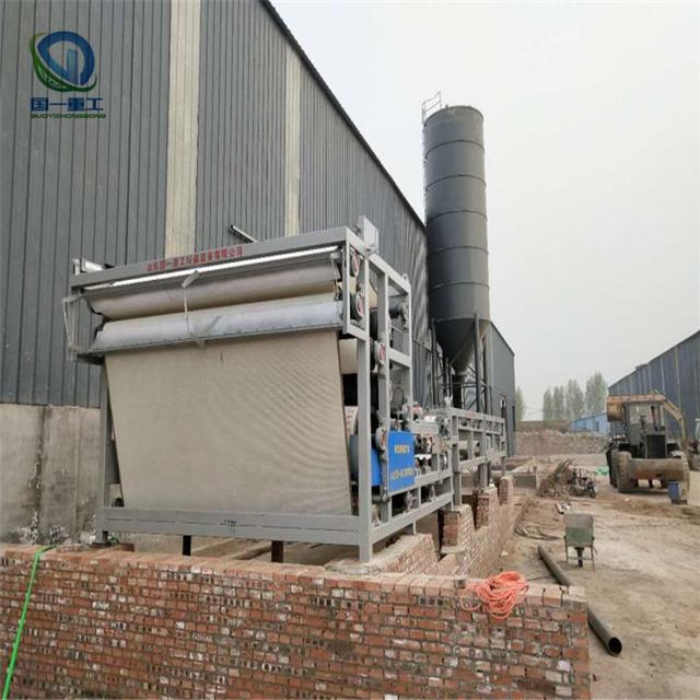 污泥脫水機(jī):連續(xù)運(yùn)行的污泥處理設(shè)備(圖1) 污泥脫水機(jī):連續(xù)運(yùn)行的污泥處理設(shè)備(圖1)