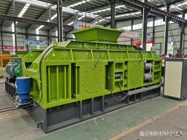 花崗巖液壓雙輥制砂機規格型號—圖片—報價(圖3) 花崗巖液壓雙輥制砂機規格型號—圖片—報價(圖3)