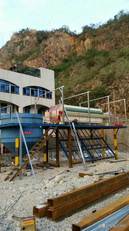 洗砂場洗沙泥漿脫水壓濾機(圖1) 洗砂場洗沙泥漿脫水壓濾機(圖1)
