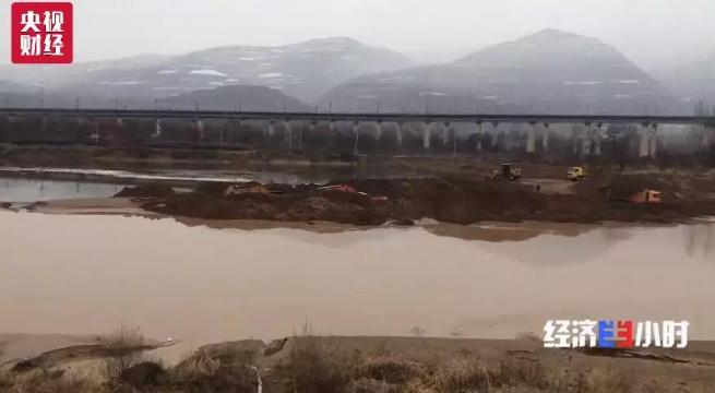 一夜之間,黃河支流變色!化工污水蔓延40公里,說好的河長呢…(圖17) 一夜之間,黃河支流變色!化工污水蔓延40公里,說好的河長呢…(圖17)
