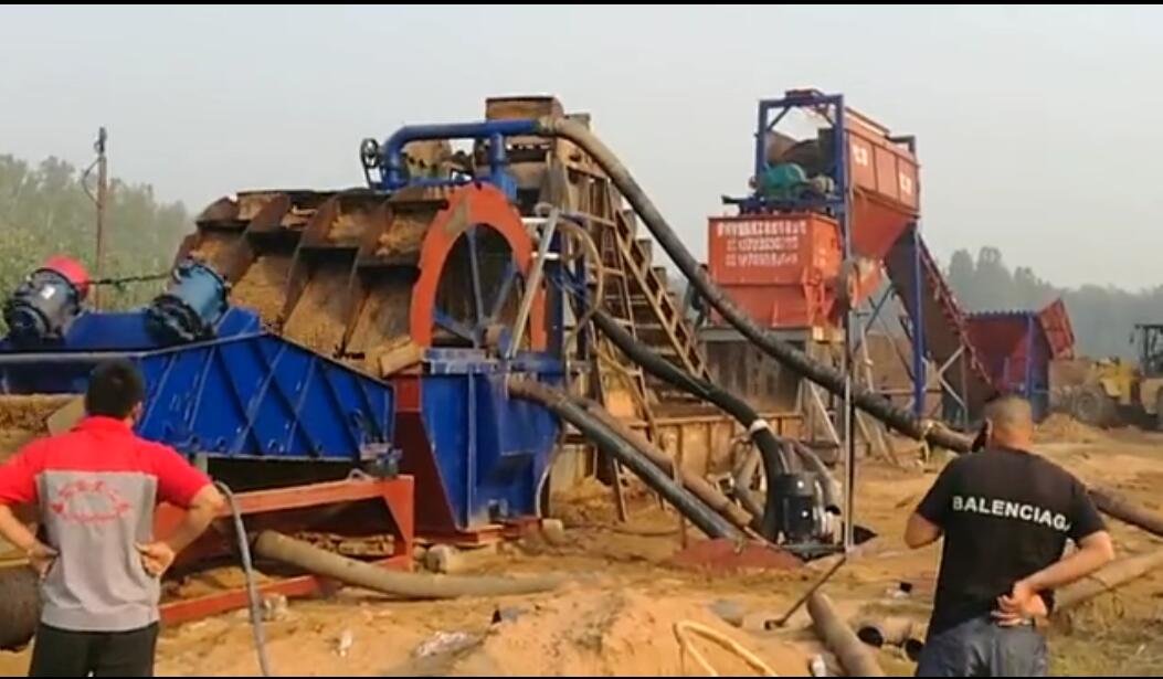 贛東礦機(jī)簡(jiǎn)單的山上小洗砂機(jī)視頻水洗山沙機(jī)械設(shè)備的工作視頻(圖2) 贛東礦機(jī)簡(jiǎn)單的山上小洗砂機(jī)視頻水洗山沙機(jī)械設(shè)備的工作視頻(圖2)