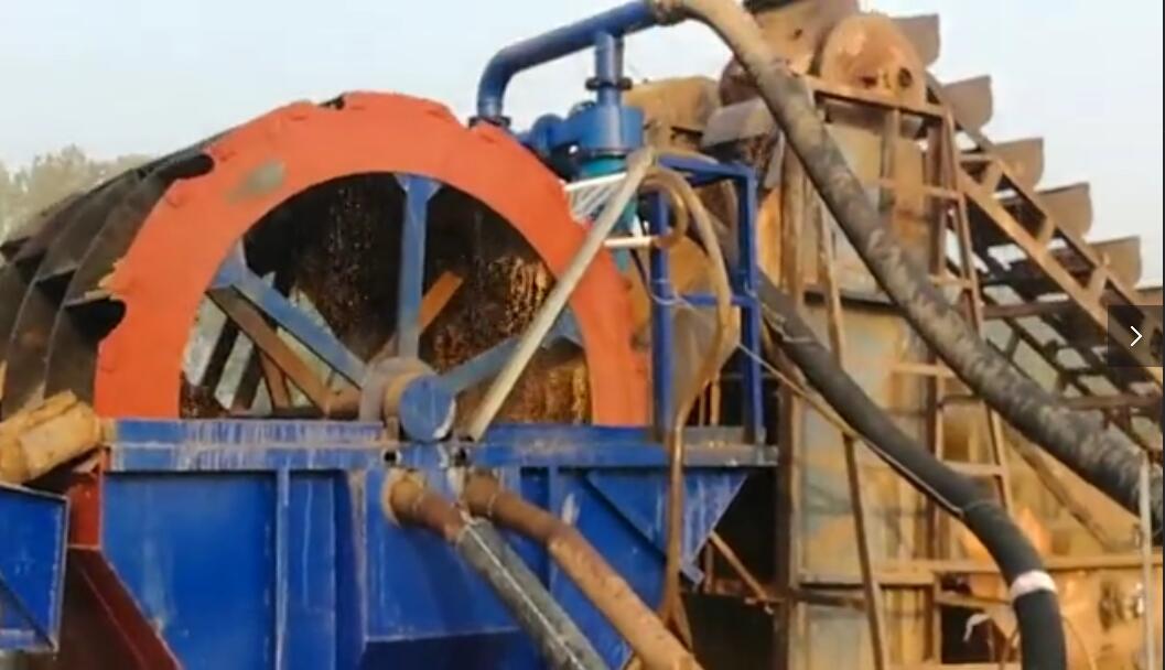 贛東礦機(jī)簡(jiǎn)單的山上小洗砂機(jī)視頻水洗山沙機(jī)械設(shè)備的工作視頻(圖5) 贛東礦機(jī)簡(jiǎn)單的山上小洗砂機(jī)視頻水洗山沙機(jī)械設(shè)備的工作視頻(圖5)