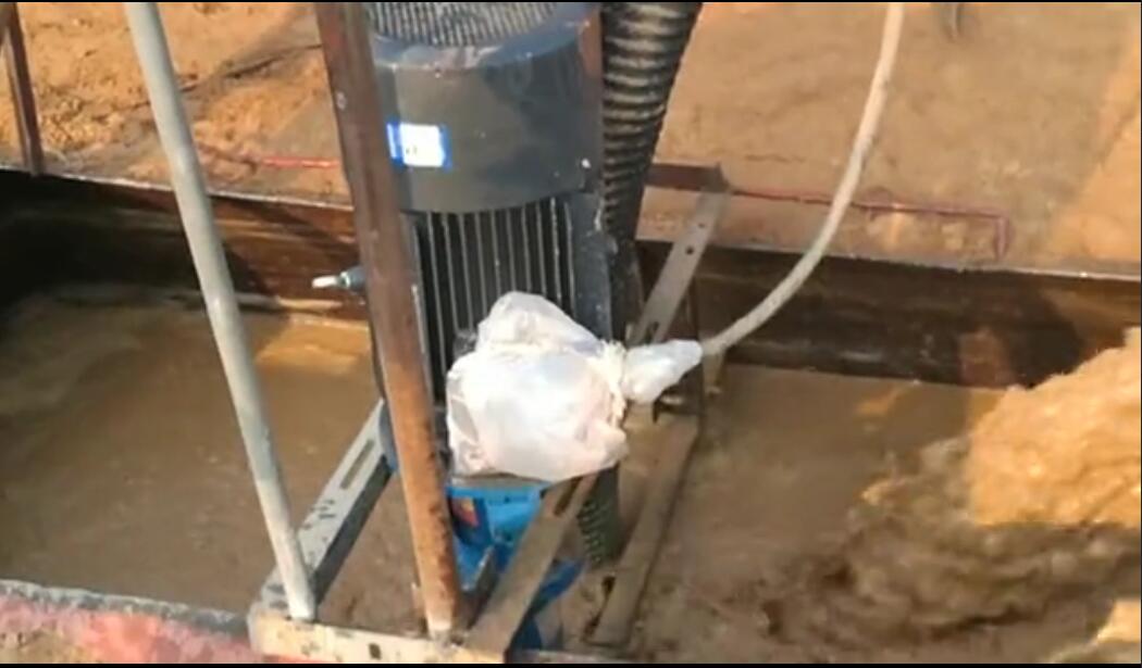贛東礦機(jī)簡(jiǎn)單的山上小洗砂機(jī)視頻水洗山沙機(jī)械設(shè)備的工作視頻(圖12) 贛東礦機(jī)簡(jiǎn)單的山上小洗砂機(jī)視頻水洗山沙機(jī)械設(shè)備的工作視頻(圖12)