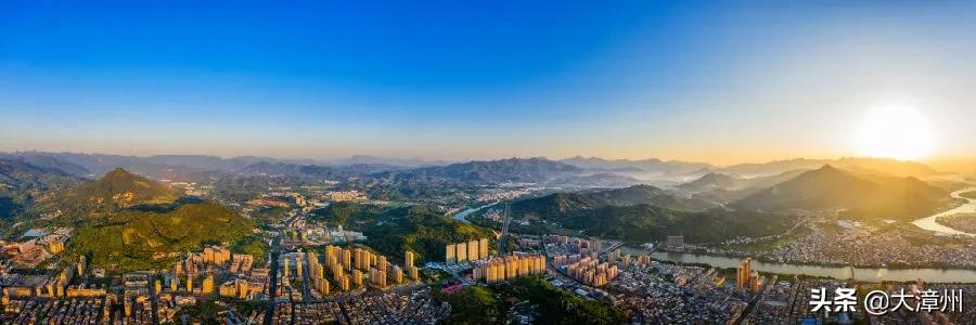 云霄縣新一屆縣委常委選舉產(chǎn)生丨藍良木當選縣委書記(圖5) 云霄縣新一屆縣委常委選舉產(chǎn)生丨藍良木當選縣委書記(圖5)