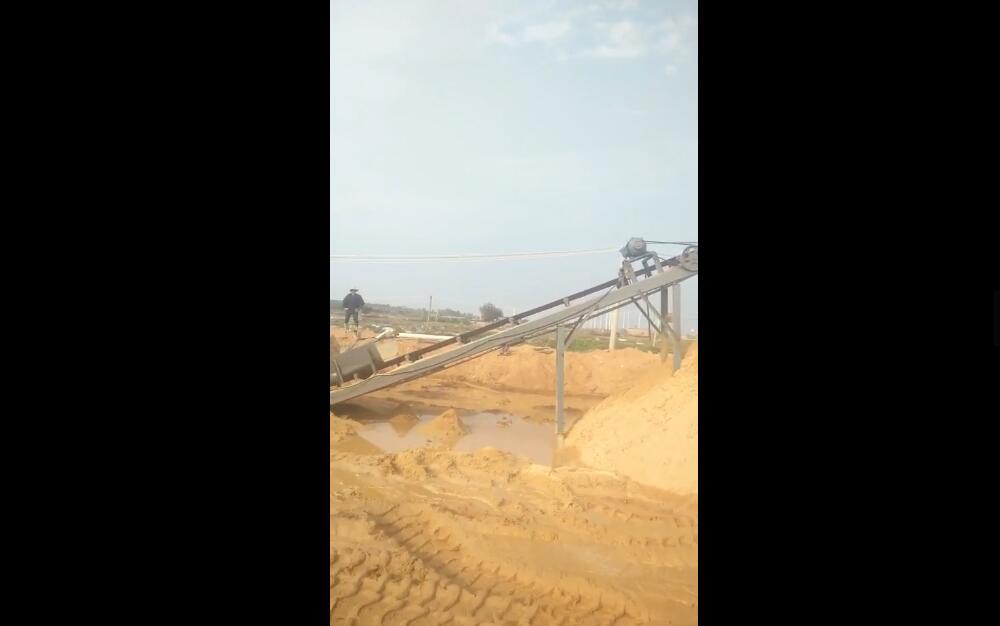 江西贛東礦機輪斗式洗砂機視頻全自動小型洗砂機大型滾筒篩視頻(圖1) 江西贛東礦機輪斗式洗砂機視頻全自動小型洗砂機大型滾筒篩視頻(圖1)