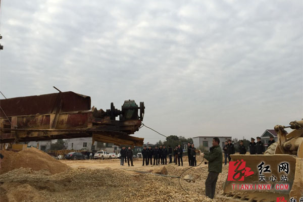 長沙市天心區多部門聯合一舉取締7家非法洗砂場(圖1) 長沙市天心區多部門聯合一舉取締7家非法洗砂場(圖1)