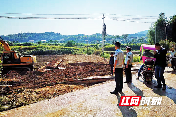 長沙縣查獲首例非法采砂入刑案(圖1) 長沙縣查獲首例非法采砂入刑案(圖1)