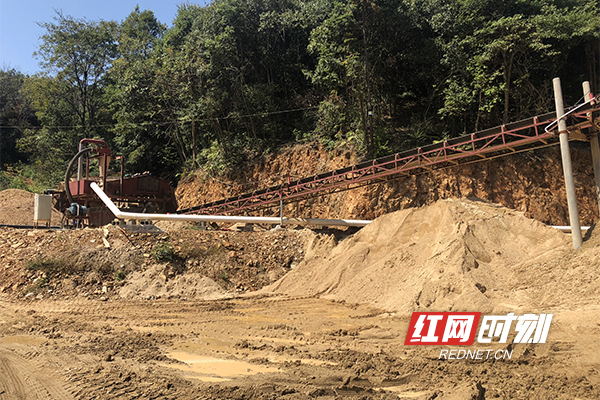 長沙縣查獲首例非法采砂入刑案(圖2) 長沙縣查獲首例非法采砂入刑案(圖2)