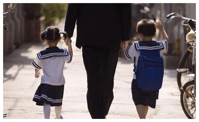 媽媽你為什么有“小翅膀”？孩子洗澡時好奇地提問，母親這么回答(圖5)