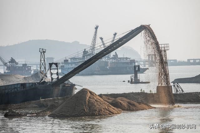 清洗砂石物料時,如何選擇沙場洗沙機設備?這兩款千萬不要錯過(圖1) 清洗砂石物料時,如何選擇沙場洗沙機設備?這兩款千萬不要錯過(圖1)