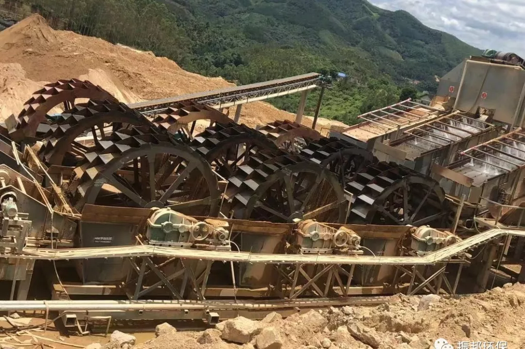 振邦干貨為什么大型骨料生產線,都選擇輪式洗砂機(圖1) 振邦干貨為什么大型骨料生產線,都選擇輪式洗砂機(圖1)