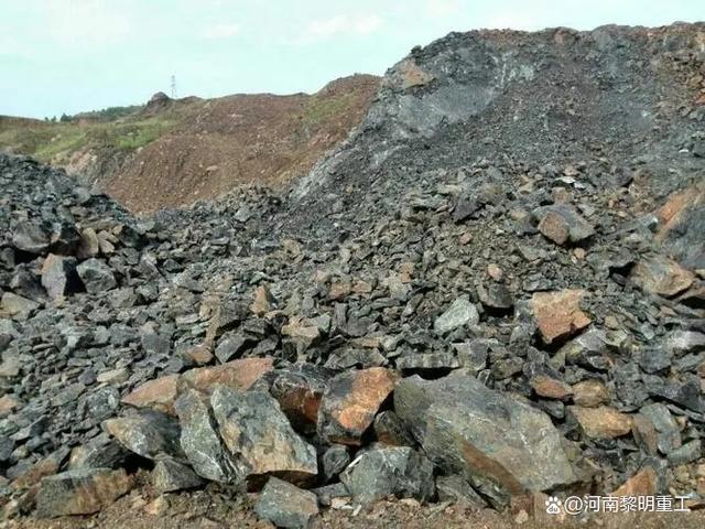 輝綠巖加工后有什么用途,輝綠巖可以使用沖擊式破碎機(jī)加工嗎?(圖1) 輝綠巖加工后有什么用途,輝綠巖可以使用沖擊式破碎機(jī)加工嗎?(圖1)
