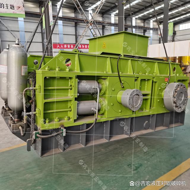 花崗巖適合哪種制沙機(jī)-液壓對輥制砂機(jī)(圖2) 花崗巖適合哪種制沙機(jī)-液壓對輥制砂機(jī)(圖2)