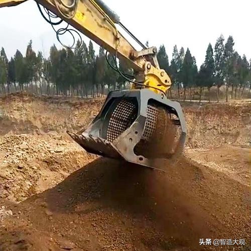 150挖機旋轉篩分斗，15噸的旋轉洗沙斗，你了解多少(圖1)
