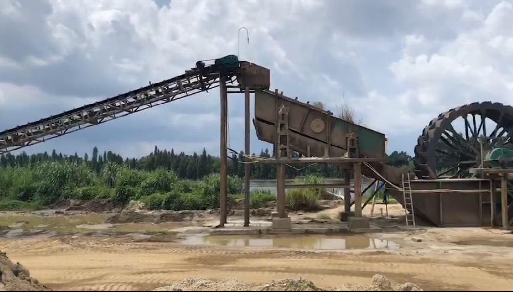 贛東礦機直線振動篩工作皮帶輸送機6米輪斗洗砂機設備生產線視頻(圖5) 贛東礦機直線振動篩工作皮帶輸送機6米輪斗洗砂機設備生產線視頻(圖5)