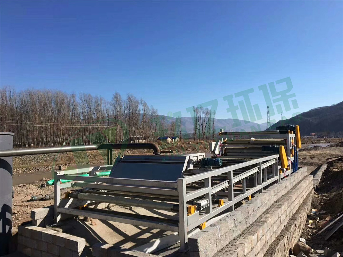 廣州環保查的嚴,用這臺污泥脫水機,污水變清水直接排放(圖3) 廣州環保查的嚴,用這臺污泥脫水機,污水變清水直接排放(圖3)