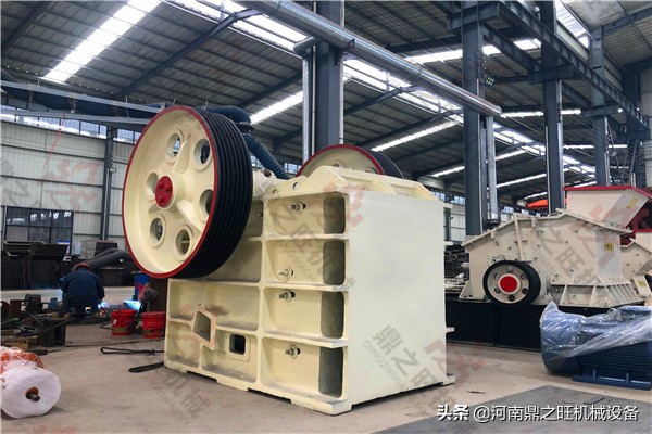 花崗巖破碎做石子或者機(jī)制砂都需要配置什么設(shè)備?(圖2) 花崗巖破碎做石子或者機(jī)制砂都需要配置什么設(shè)備?(圖2)