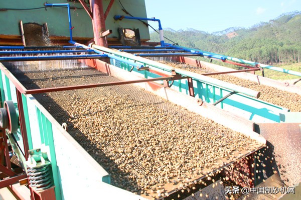 要想提高機(jī)制砂品質(zhì),篩分流程不能少,如何選擇振動(dòng)篩分設(shè)備?(圖2) 要想提高機(jī)制砂品質(zhì),篩分流程不能少,如何選擇振動(dòng)篩分設(shè)備?(圖2)