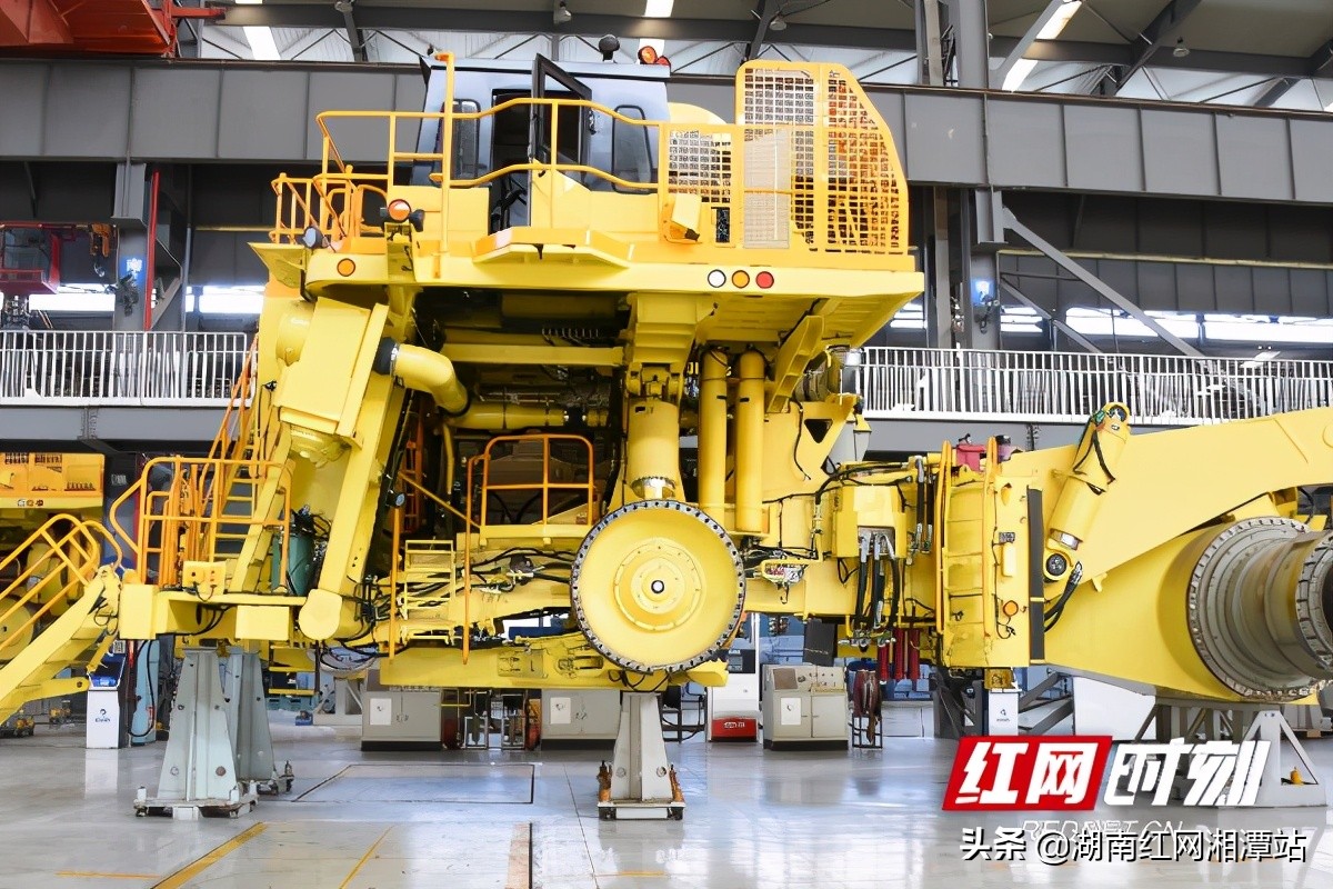 全國首臺！湘電集團力推百噸級純電力礦用車(圖2)