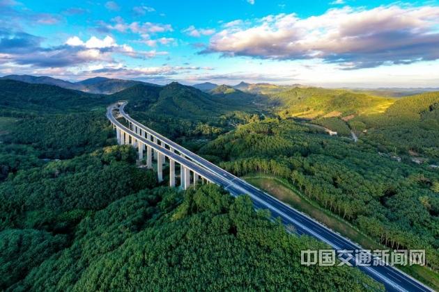 理想高速幸福黎鄉——寫在海南省儋白高速公路通車之際(圖1) 理想高速幸福黎鄉——寫在海南省儋白高速公路通車之際(圖1)