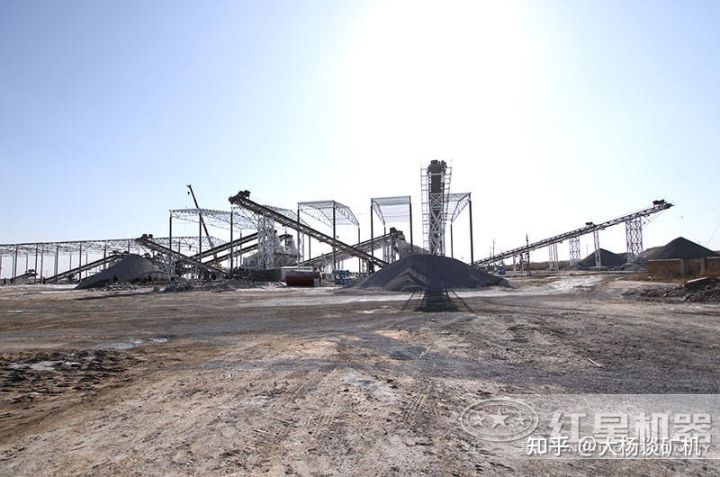 鵝卵石機(jī)制砂和碎石機(jī)制砂的區(qū)別_附生產(chǎn)現(xiàn)場及工藝介紹(圖1) 鵝卵石機(jī)制砂和碎石機(jī)制砂的區(qū)別_附生產(chǎn)現(xiàn)場及工藝介紹(圖1)