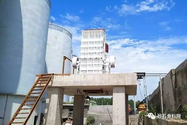 【動態】揚中商混配套時產400噸鵝卵石碎石線日前正式安裝(圖2)