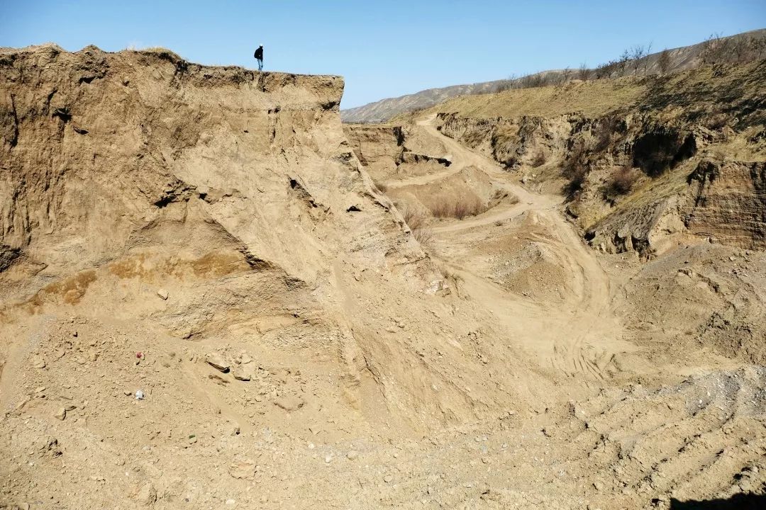 直擊甘肅榆中宛川河砂石料開(kāi)采亂象宛川河道采砂場(chǎng)整頓如舊為哪般(圖1)