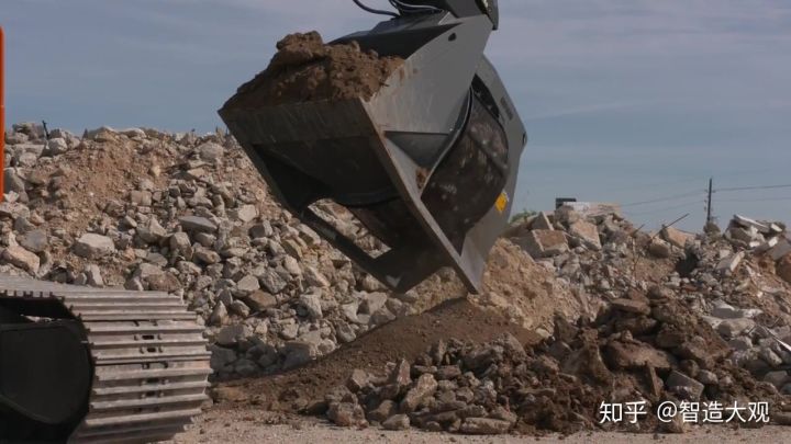 旋轉(zhuǎn)篩分斗，挖機(jī)帶的移動(dòng)篩沙機(jī)，工作現(xiàn)場實(shí)拍~(圖3)