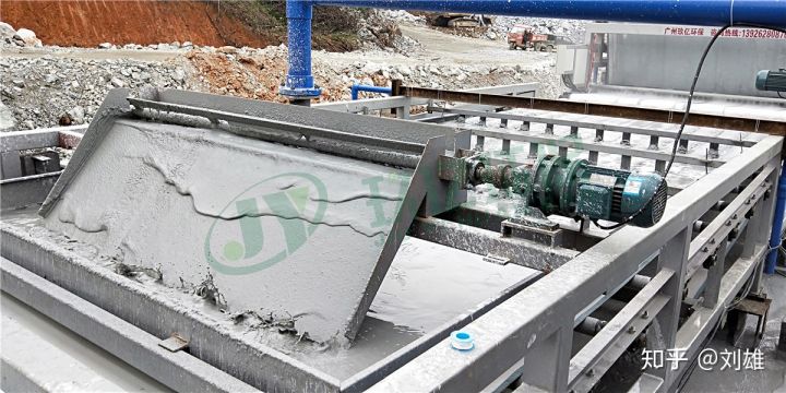 廣西帶式泥漿脫水機,洗砂污水處理現場(圖1) 廣西帶式泥漿脫水機,洗砂污水處理現場(圖1)
