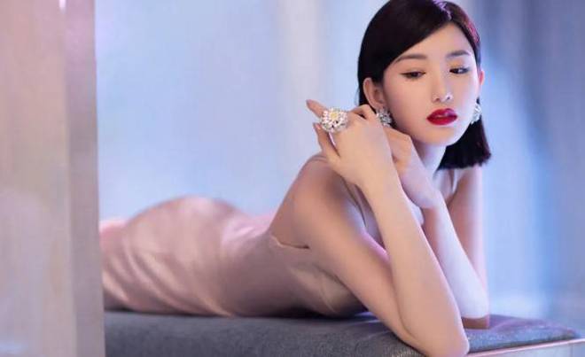 斗渣爹撕渣男被叫好，如今毛曉彤又一次“出圈”，敢愛敢恨大女人(圖1)