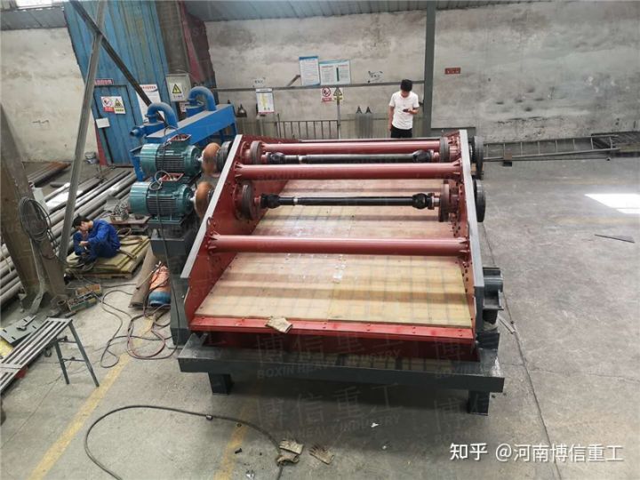 振動脫水篩用于洗砂機后的主要作用(圖3) 振動脫水篩用于洗砂機后的主要作用(圖3)