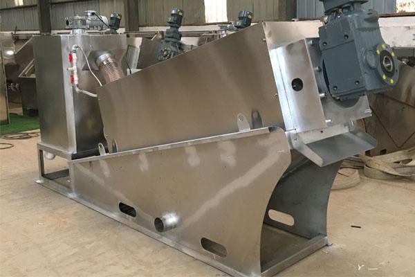 疊螺式污泥脫水機(jī)(圖3) 疊螺式污泥脫水機(jī)(圖3)