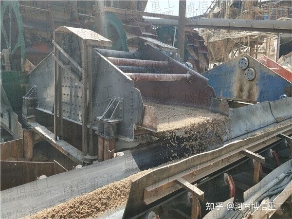 洗沙泥漿脫水篩比洗砂機(jī)投資成本低的洗沙設(shè)備(圖2) 洗沙泥漿脫水篩比洗砂機(jī)投資成本低的洗沙設(shè)備(圖2)