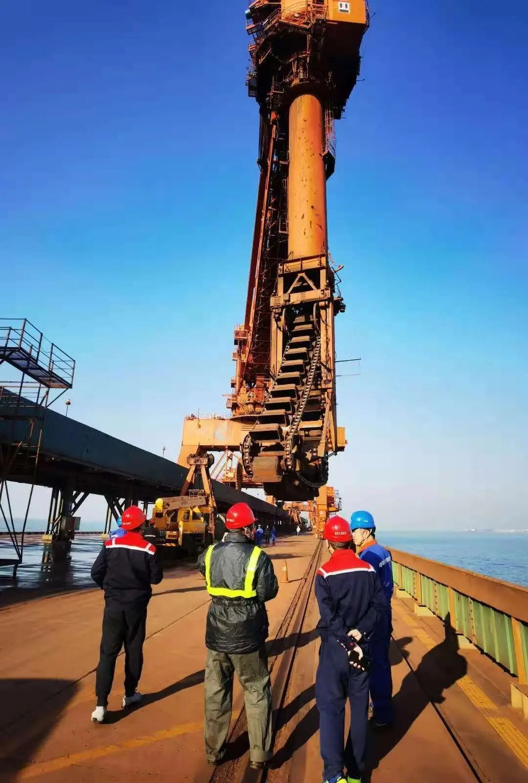 遠方取經，做好準備，為鏈斗式卸船機上岸打下基礎~(圖4)