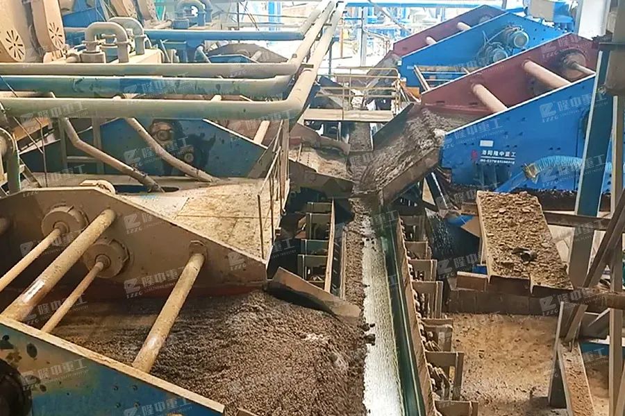 隆中重工EPC承建湖北武穴長(zhǎng)江礦業(yè)公司二期砂石骨料項(xiàng)目投產(chǎn)！（附生產(chǎn)線視頻）(圖2)