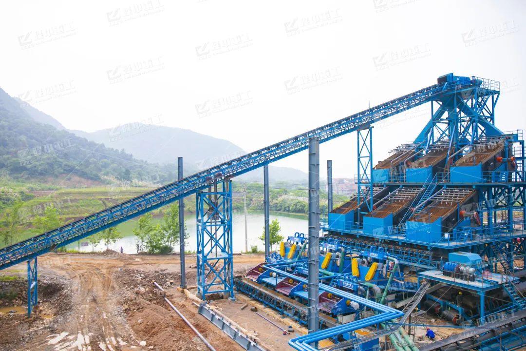 隆中重工EPC承建湖北武穴長(zhǎng)江礦業(yè)公司二期砂石骨料項(xiàng)目投產(chǎn)！（附生產(chǎn)線視頻）(圖4)
