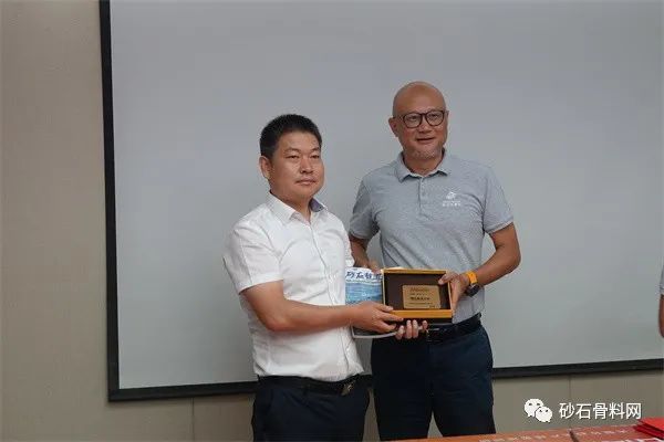 【開幕】砂石高質量發展萬里行·陜甘站調研在甘肅交通精石礦業有限公司啟動(圖28)