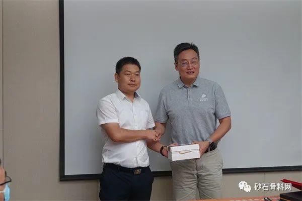 【開幕】砂石高質量發展萬里行·陜甘站調研在甘肅交通精石礦業有限公司啟動(圖29)