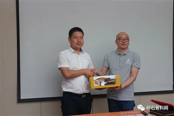 【開幕】砂石高質量發展萬里行·陜甘站調研在甘肅交通精石礦業有限公司啟動(圖30)