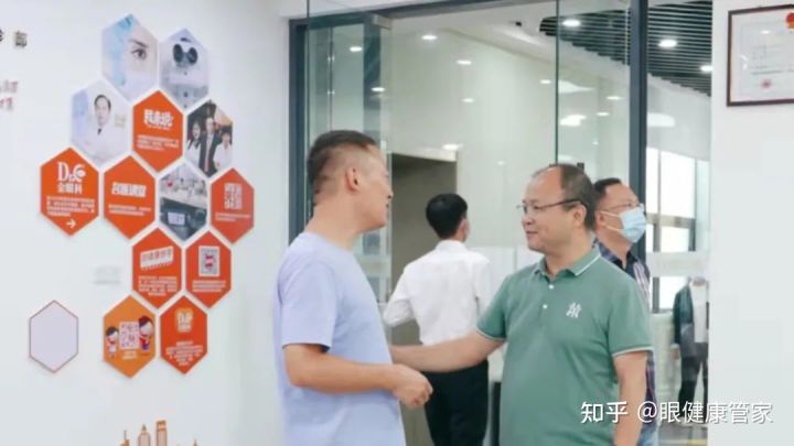 貴州省視光學會會長朱健華一行走進貴州首家眼?科普館參觀考察(圖3) 貴州省視光學會會長朱健華一行走進貴州首家眼?科普館參觀考察(圖3)
